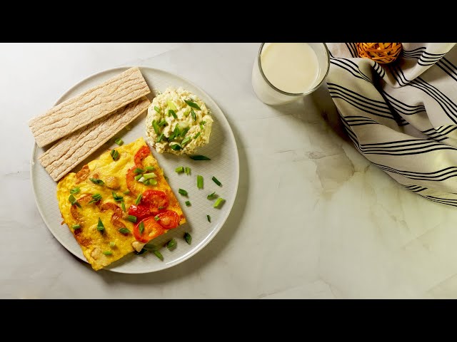 Фриттата с сыром и яичный салат