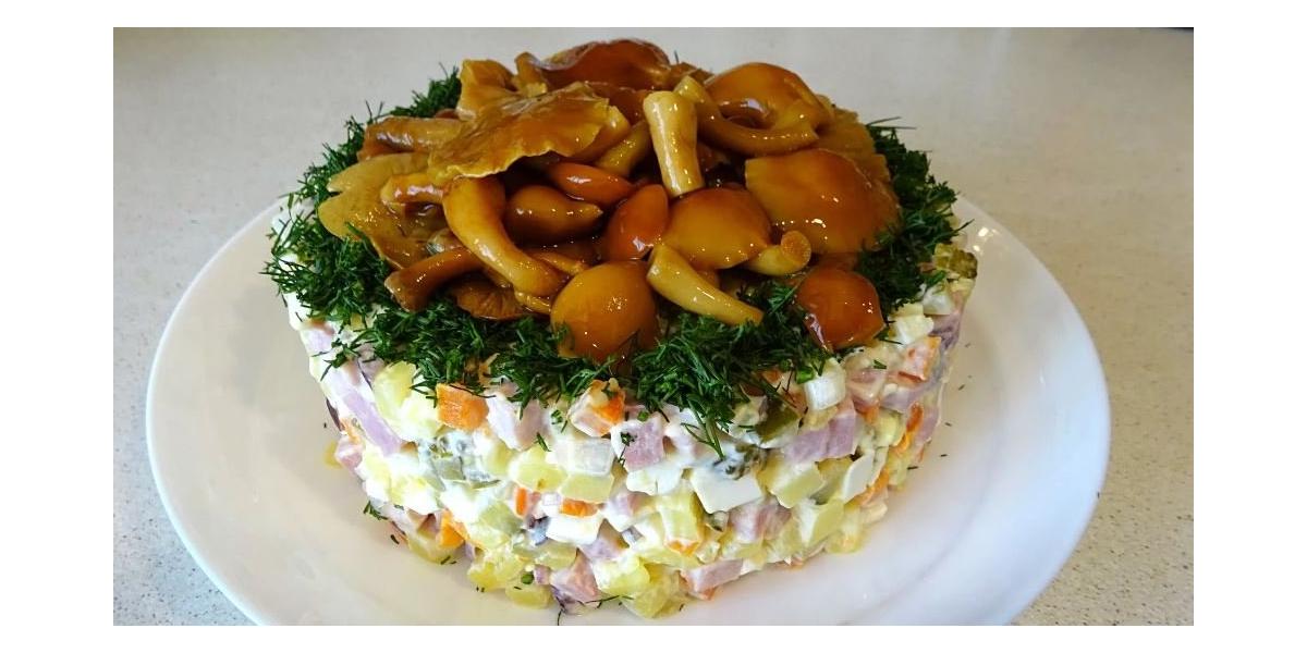 Салат с маринованными огурцами: идеальное блюдо для летнего пикника