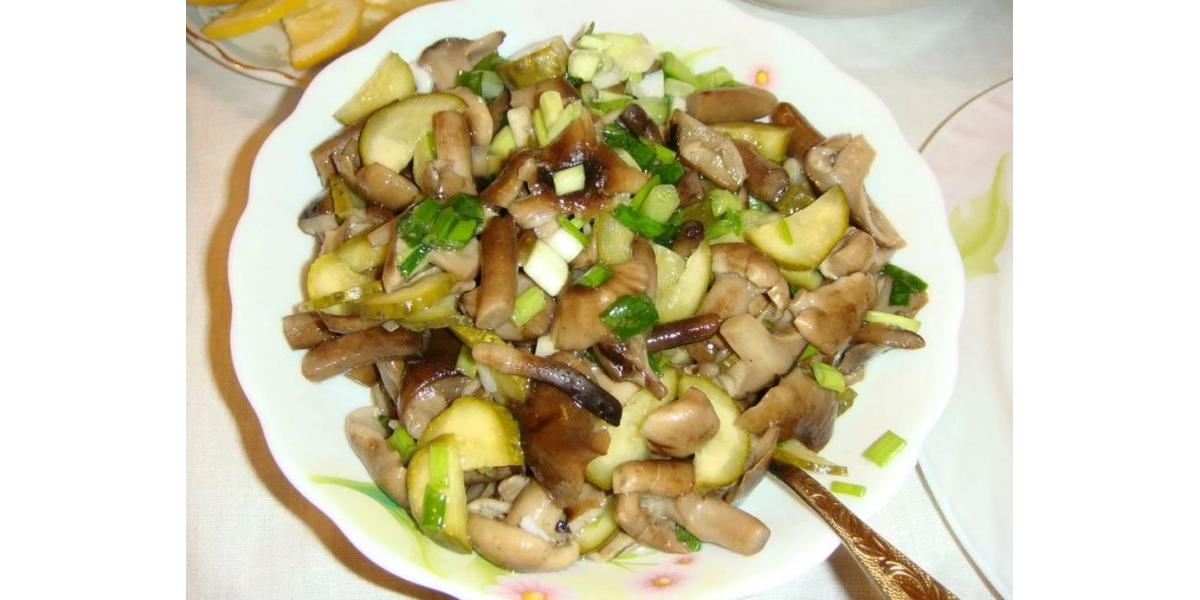 Изысканный вкус: как приготовить салат с маринованными грибами