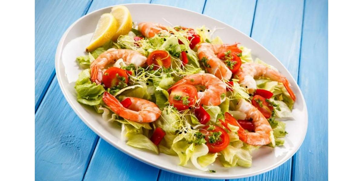 Салат с креветками: здоровый ужин для ценителей морепродуктов