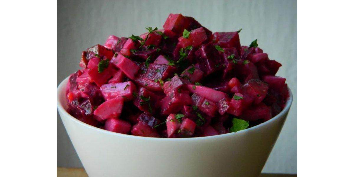Светлый и сочный: салат из маринованной свёклы как легкий перекус и витаминный источник