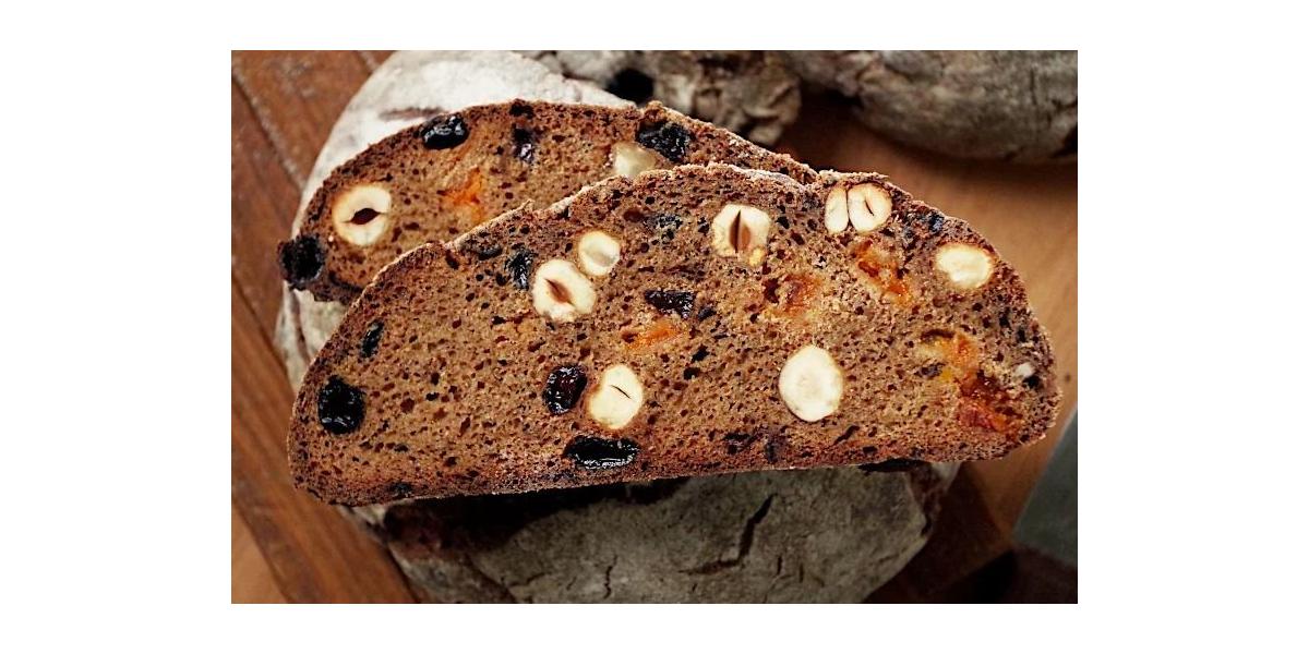 Ржаной хлеб с орехами и изюмом: домашний рецепт