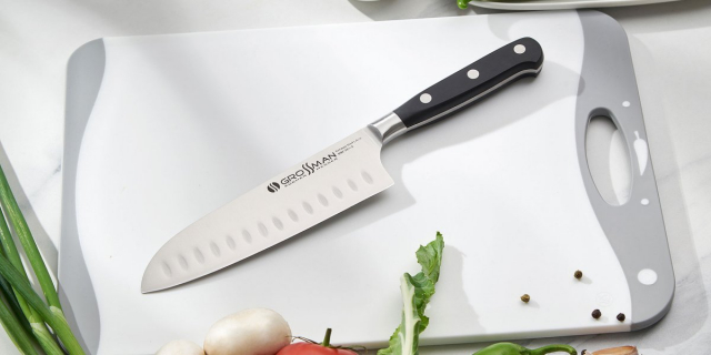 Чим ніж сантоку відрізняється від ножа європейського шеф-кухаря?