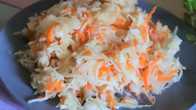 Самая простая и вкусная квашеная капуста