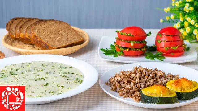 Вкусный сливочный суп, кабачки с фаршем запеченные в духовке и маринованные помидоры