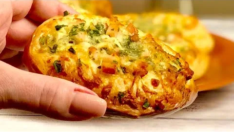 Чесночно-сырные лепешки