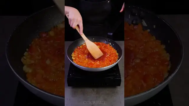 Фарш с овощами в беконе