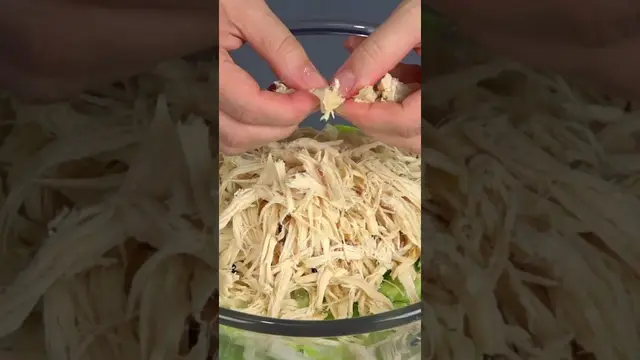 Необычный, яркий салат с курицей, фасолью и морковью