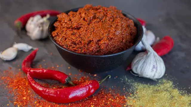 Аджика из свежего перца с орехами