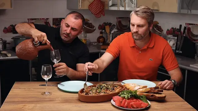 Кролик с грибами в сливочном соусе