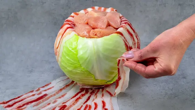 Запеканка из капусты с картофелем, беконом и куриной грудкой