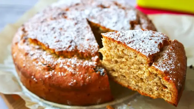 Пирог с изюмом и орехами
