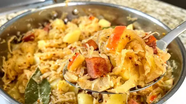 Тушеная капуста с картошкой