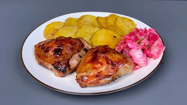 Сочные куриные бедра с ярким пряным вкусом в духовке