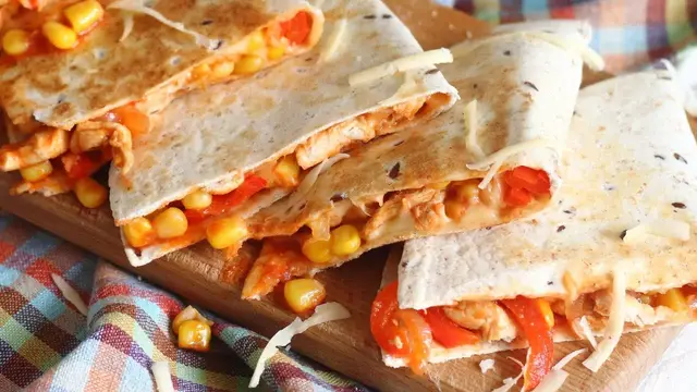 Кесадилья с курицей и кукурузой