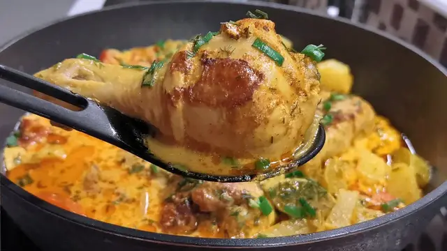 Тушеная курочка с кабачками