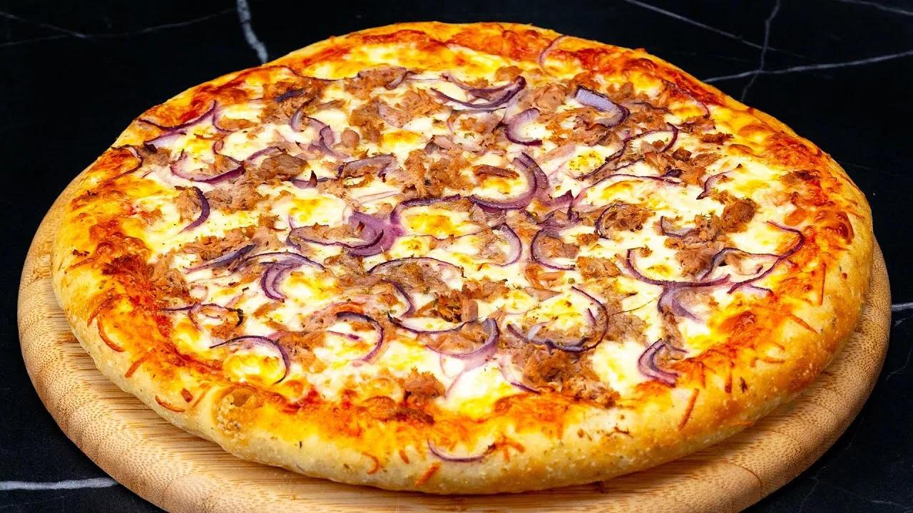 Домашняя пицца дуо: с тунцом и с креветками