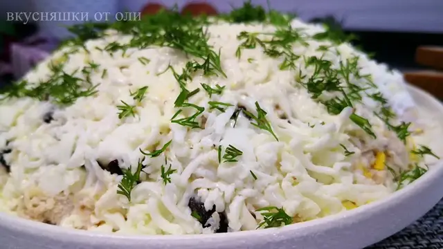 Салат Неженка с курицей, черносливом и грецкими орехами