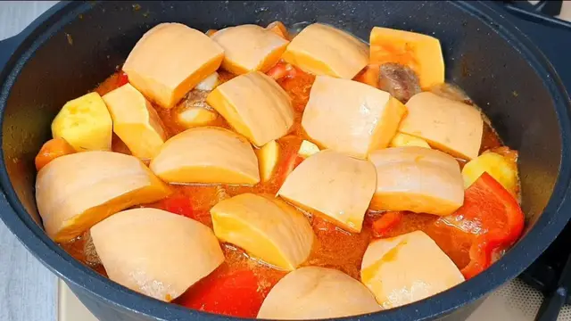 Тушёная тыква с мясом и овощами 