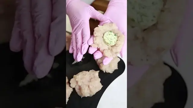 Куриные биточки с сыром