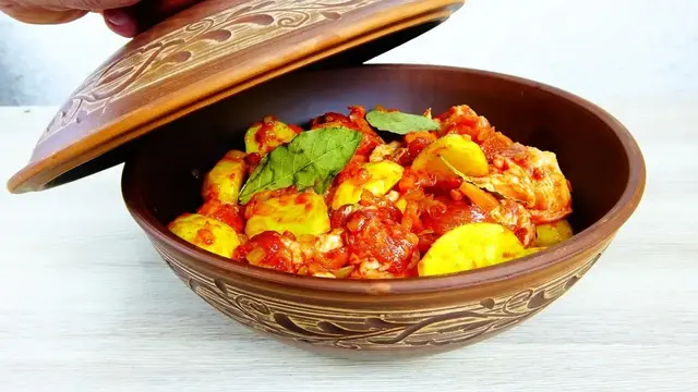 Картофель с мясом в казане