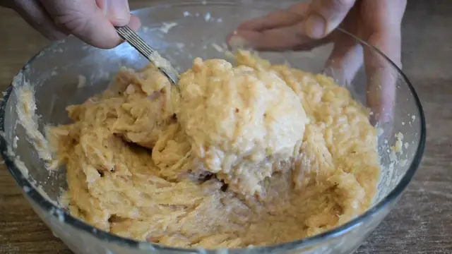 Быстрые домашние сосиски из курицы