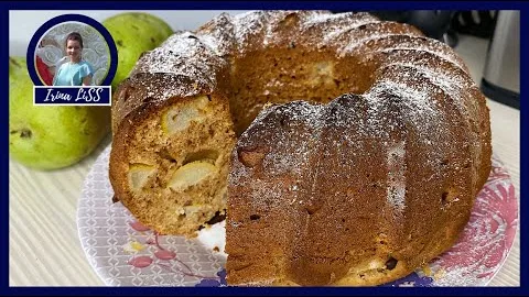 Проматный и пышный кекс с грушами и мёдом.