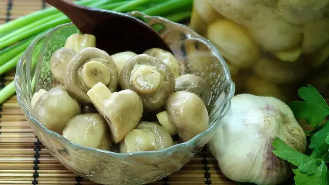 Быстрые маринованные шампиньоны