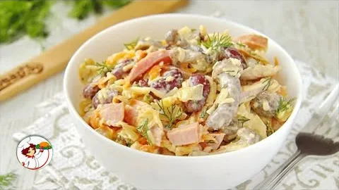 Вкусный и сытный салат с ветчиной, фасолью и грибами 