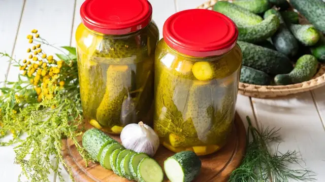 Маринованные огурцы с куркумой на зиму