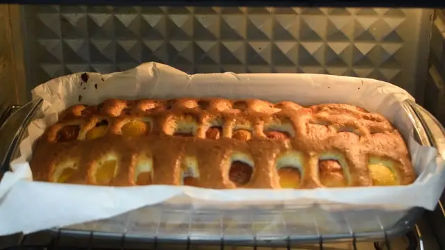 Творожный пирог с персиками