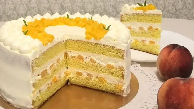 Торт с персиками на праздничный стол
