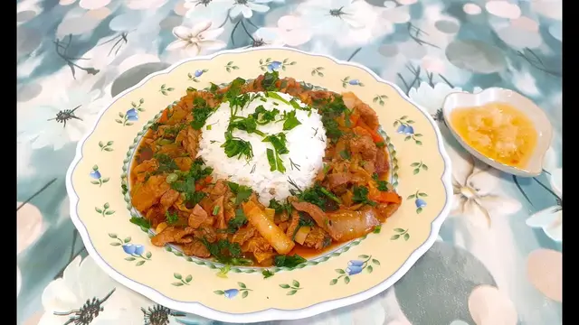 Мясо с овощами и терияки соусом с рисом