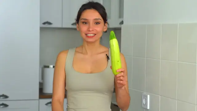 Куриное филе с овощами на сковородке