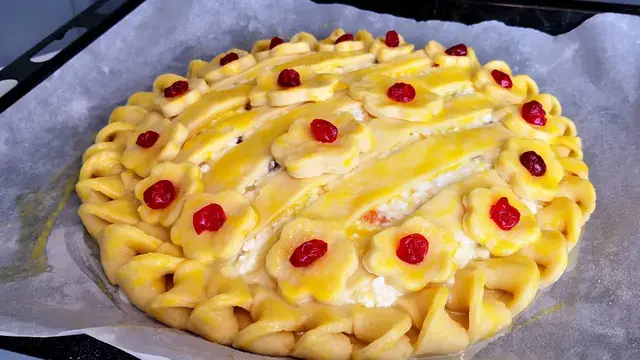 Пирог с творожной начинкой