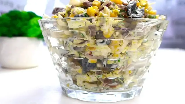 Салат с куриной печенью и пекинской капустой