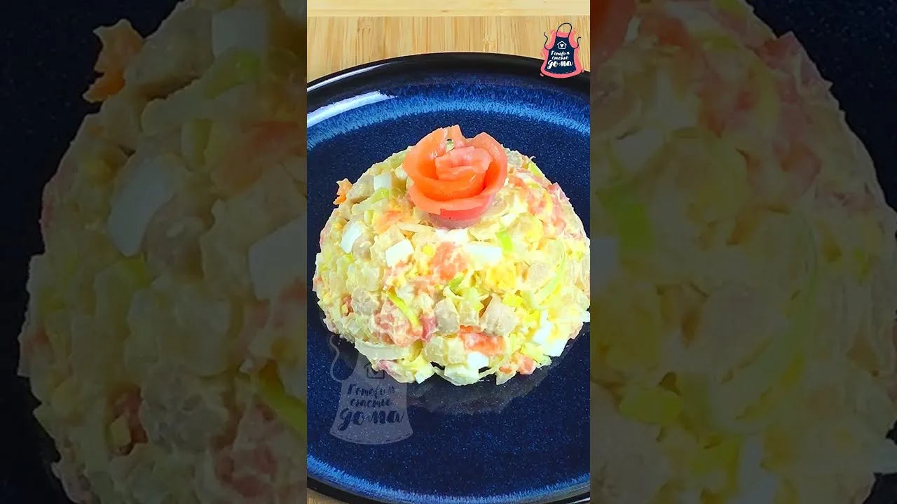 Праздничный салат с форелью и шампиньонами 