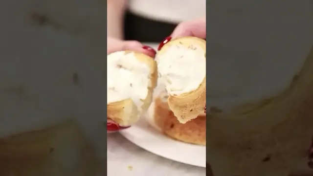 Очень вкусные слоеные булочки с творогом и сметаной