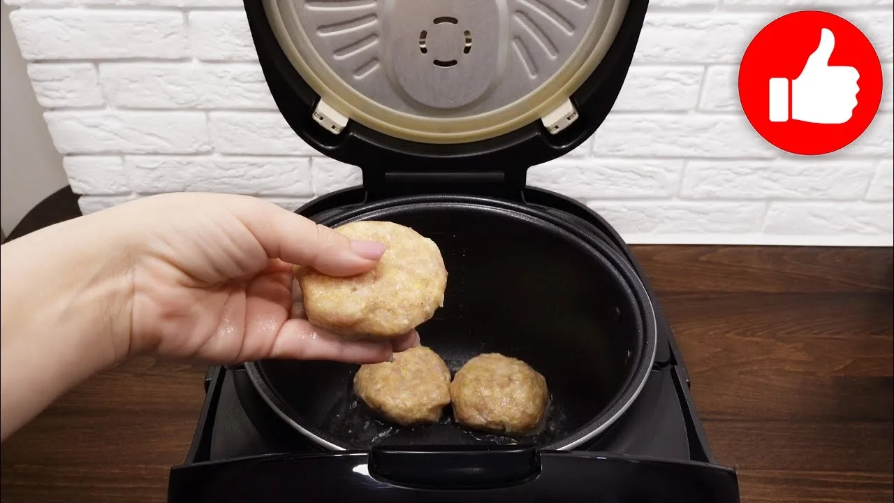 Вкусные и очень быстрые куриные котлеты в мультиварке