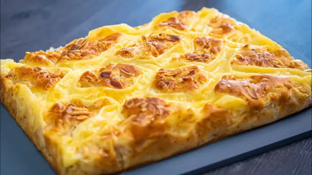 Пирог с кремом и яблоками