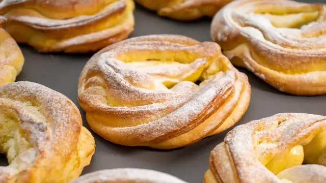 Мягкие и воздушные молочные булочки 