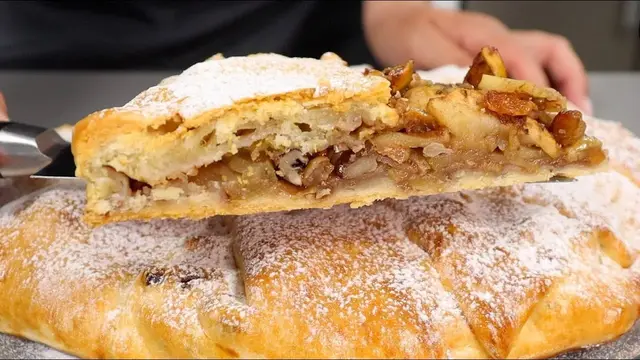 Пирог с яблоками и корицей