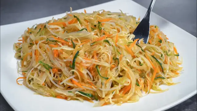 Салат с фунчозой