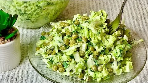 Гениальный салат с горошком и пекинской капустой