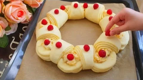 Нежнейший пирог с творогом и малиной 
