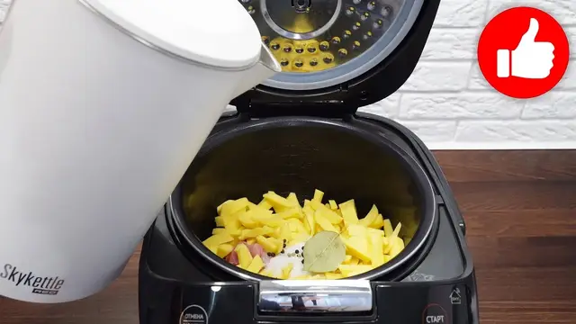 Картофельный суп с курицей в мультиварке