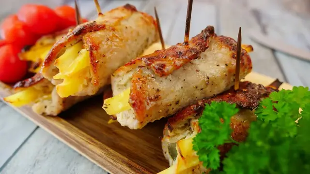 Мясные рулетики из свинины