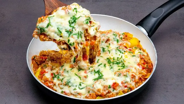 Идеальная запеканка из картофеля и мясного фарша на сковороде