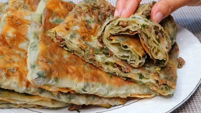 Пирог с фаршем и зелёным луком 