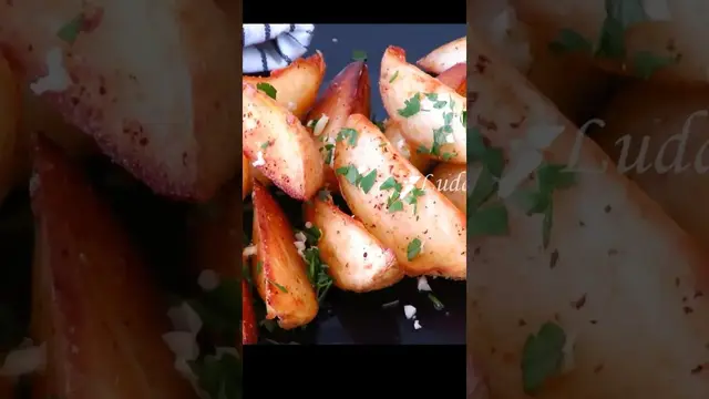 Картофель по-деревенски на сковороде